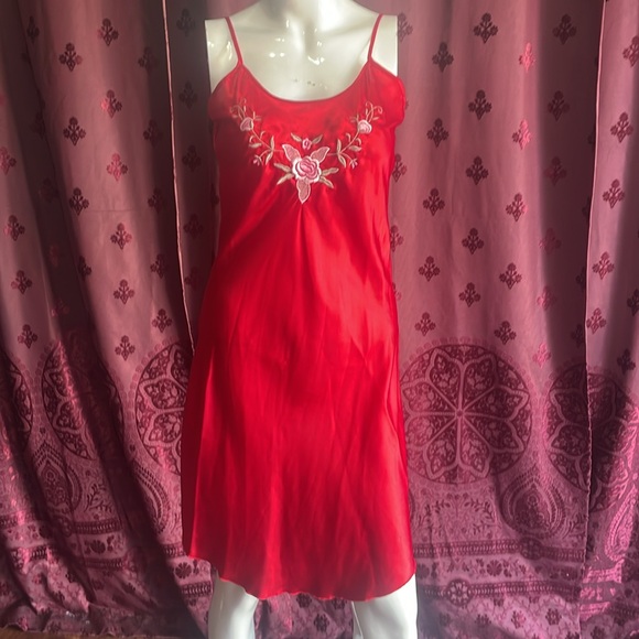 3/$20 Red Floral Embroidery Satin Slip Midi Dress Size Medium - Picture 1 of 7